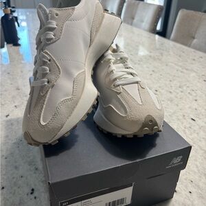 BRAND NEW New Balance Women’s 327 Sneakers